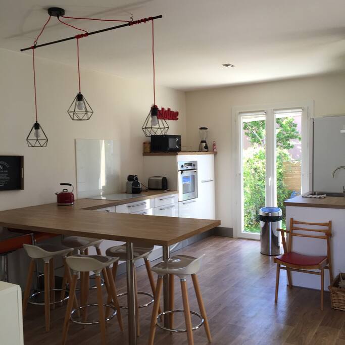 Cuisine ouverte donnant sur le jardin