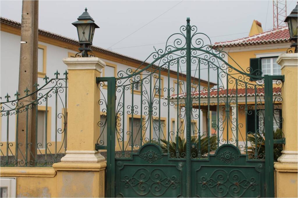Gate