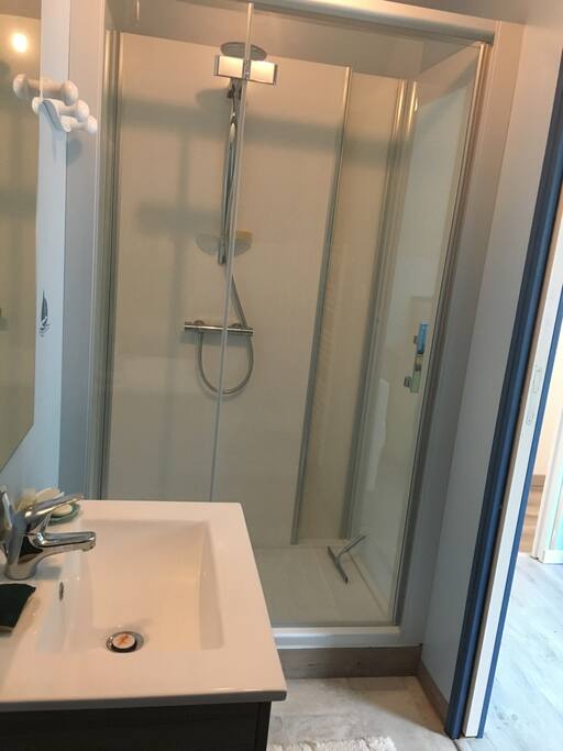 Salle d'eau et WC privatifs