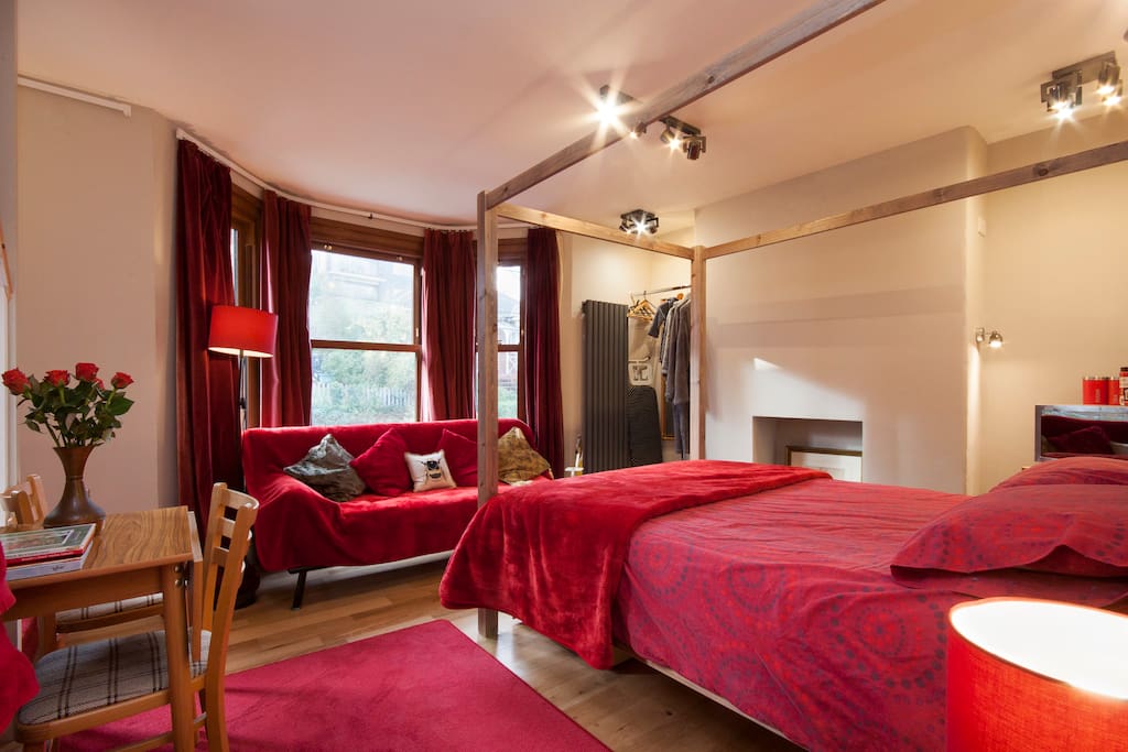 Red Room King Size Bed and Sofabed