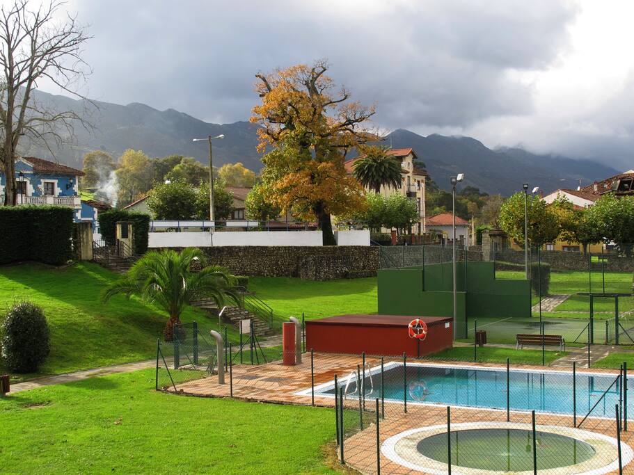Piscina de adultos e infantil