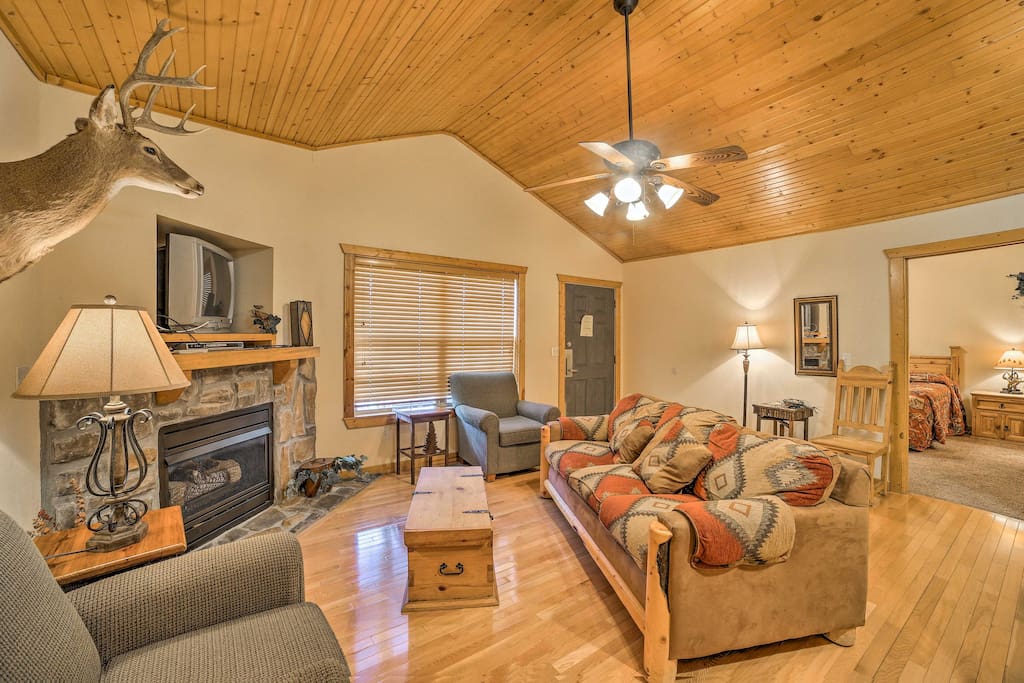 The 2-bedroom, 2-bath vacation rental cabin sleeps up to 6 guests.