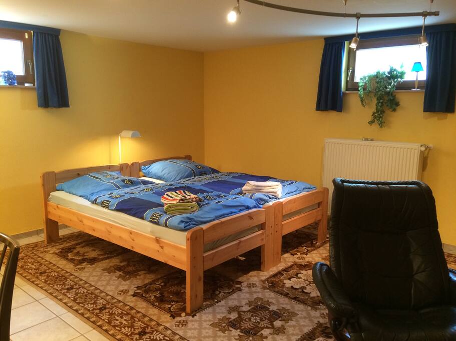 Die zwei Einzelbetten können auch als Doppelbett zusammengeschoben werden.