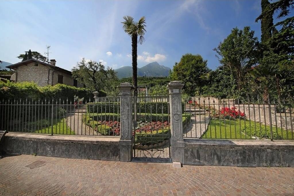 Ingresso lato Lago