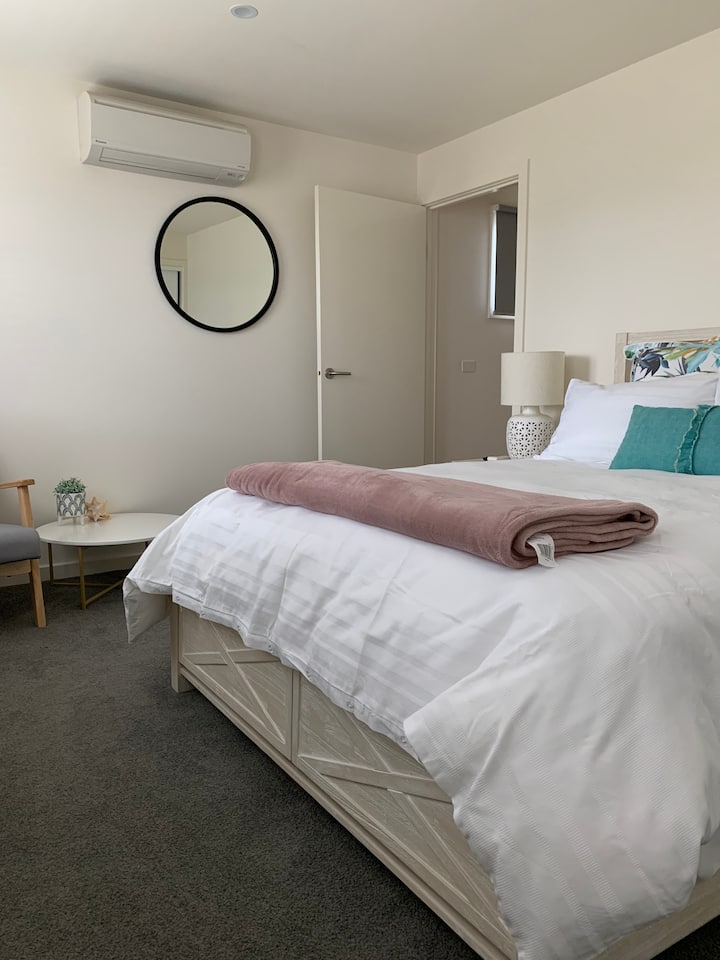 חדר שינה 2 , מיטת קווין סייז.