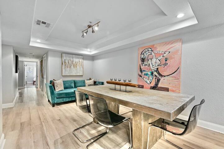 MB Contemporary 14 Guests by Sand AC+Garage gallery image 3