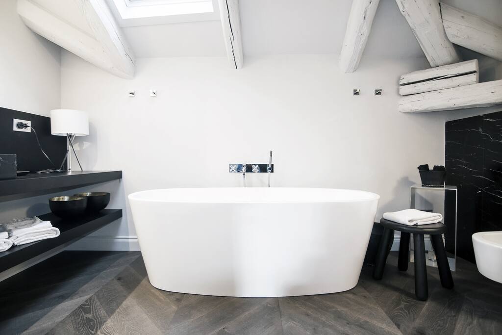BATHROOM 02