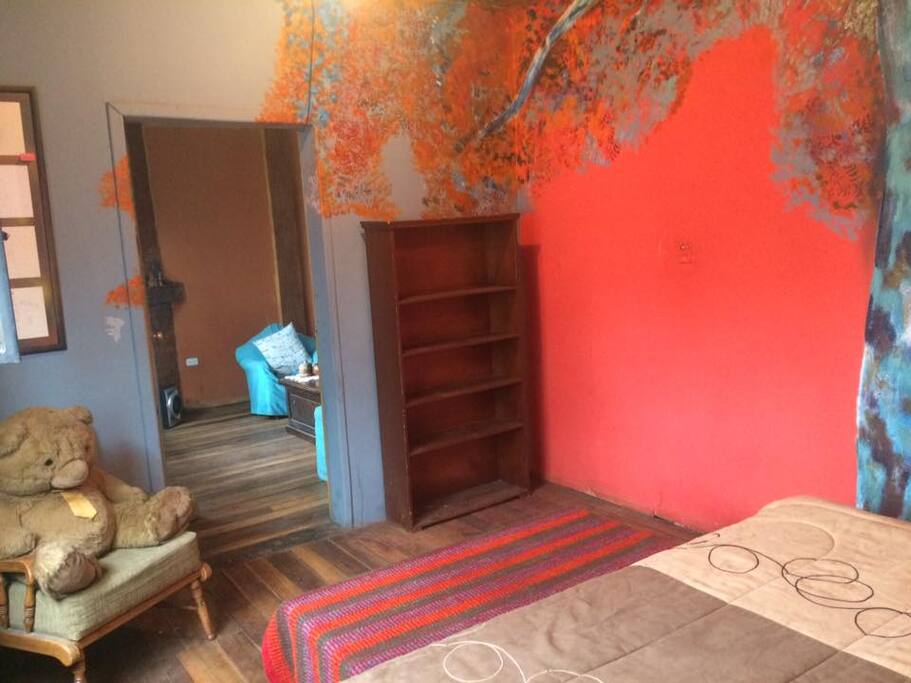 Otra vista del dormitorio principal