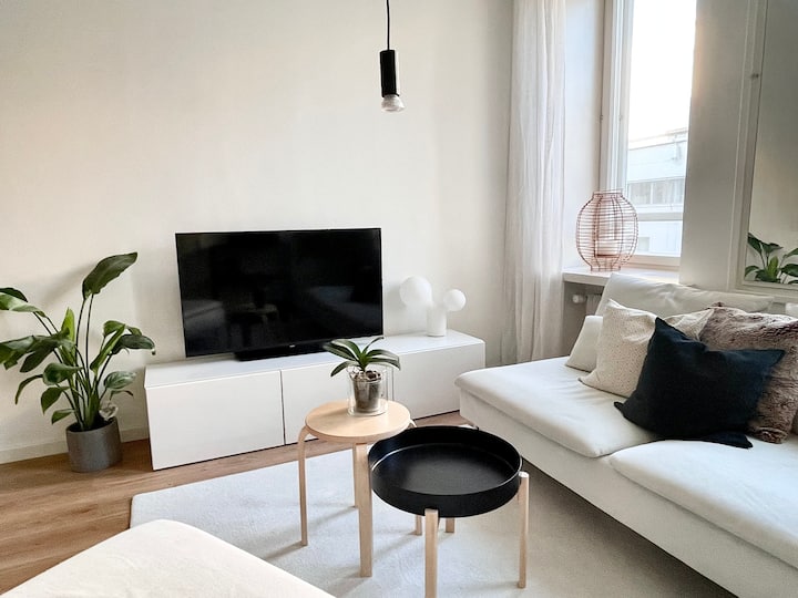 Bright One Bedroom City Centre Apartment + WiFi