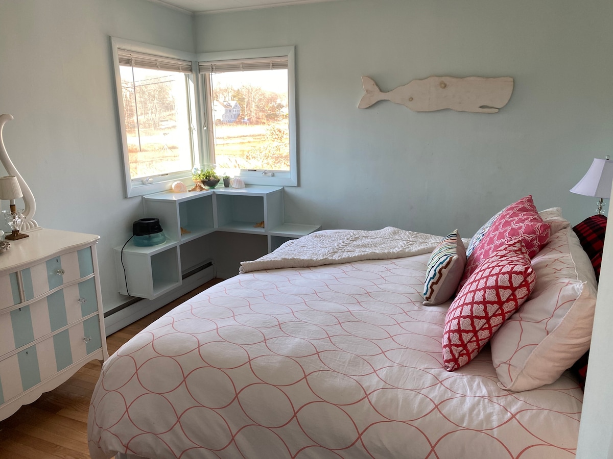 Kingsize slaapkamer met uitzicht op het moeras