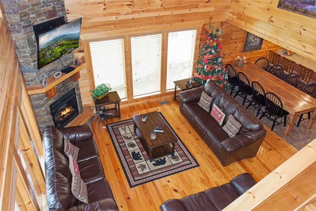 Couch,Furniture,Chair,Fireplace,Hearth