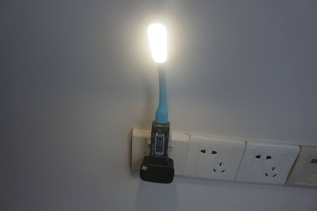 Lamp
台灯