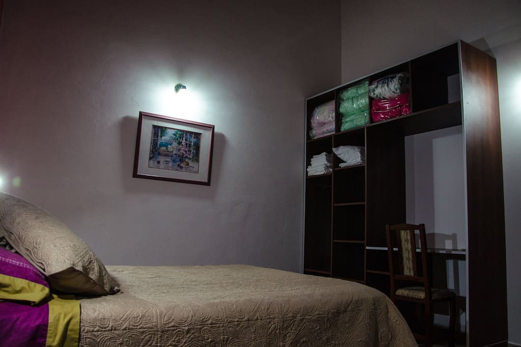 Mueble. Ofrecemos servicio de ropa seca.