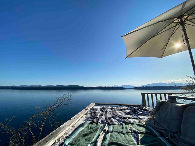 Waterfront Escape Galiano gallery image 4