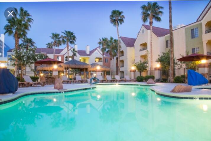 Right Next To The Sphere ~ 2Bd 2Bath gallery image 3