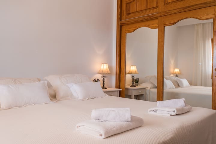 Habitación en 2º Nivel con una Cama Doble ...