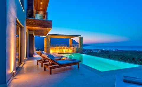 Luxury 2 bedroom villa with private infinity pool