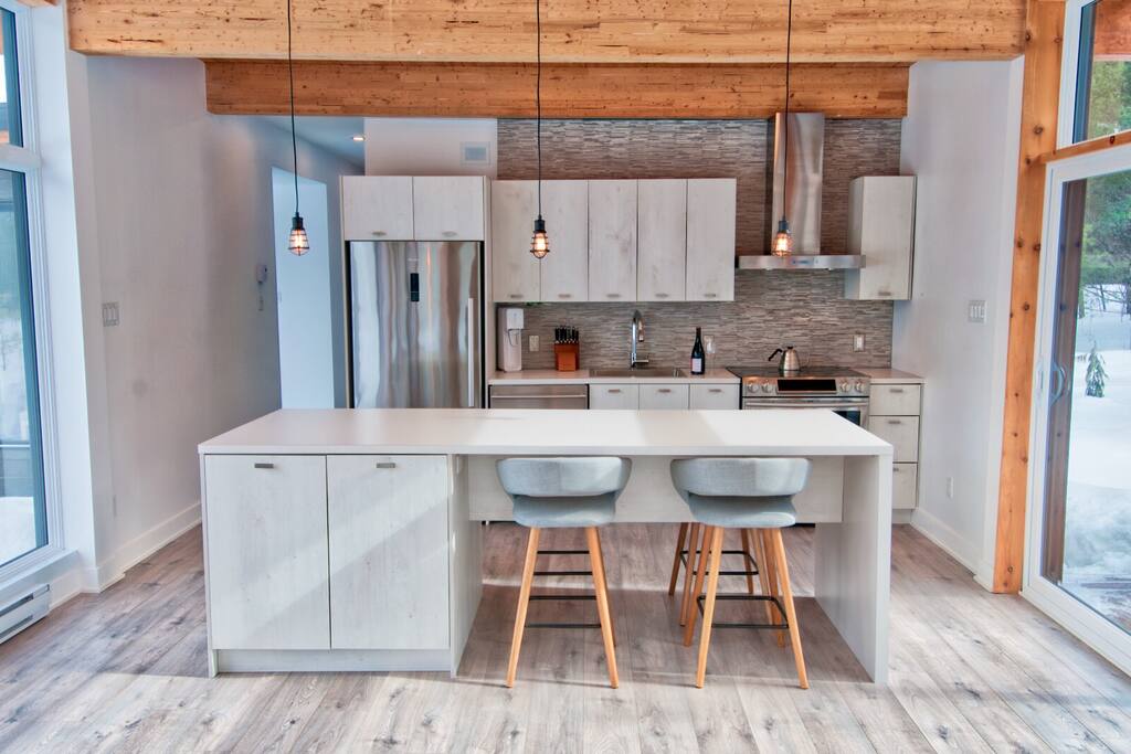 Well equipped kitchen! Perfect for cooking up a great meal!