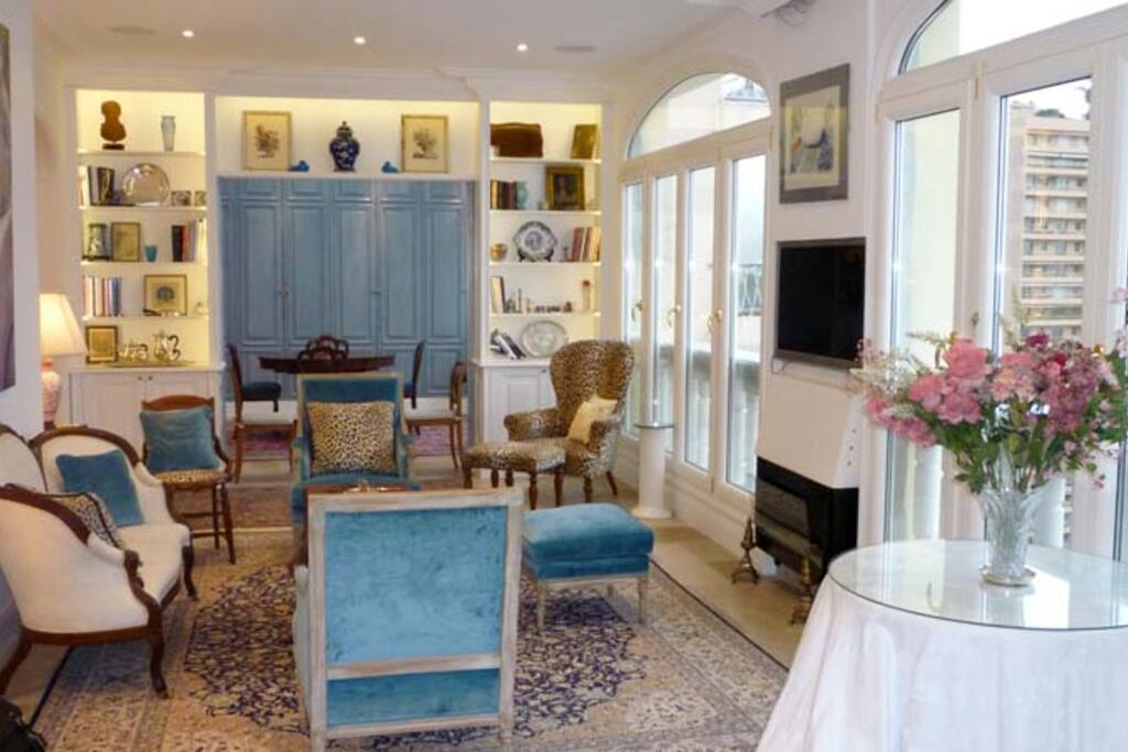 Lovely bright living room