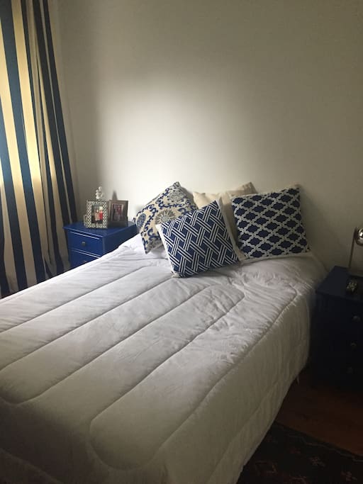 Quarto com cama de casal