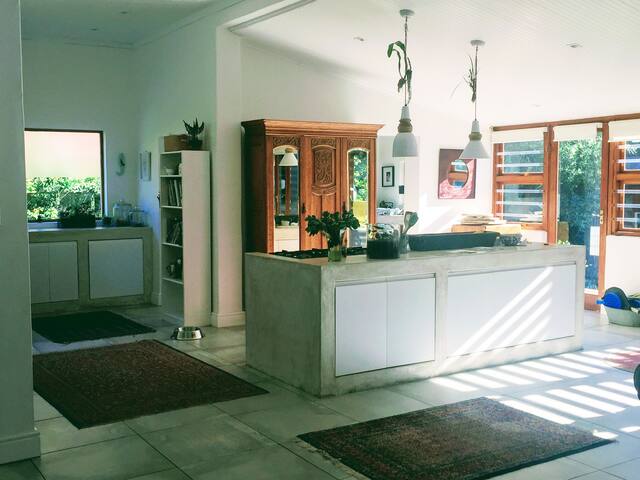 Sea Point Family Home gallery image 2