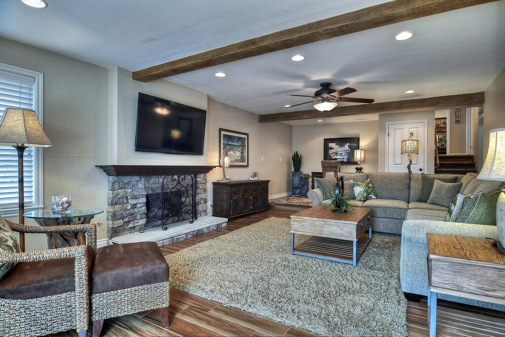 Peaceful natural wood tones and lots of space for family and friends.