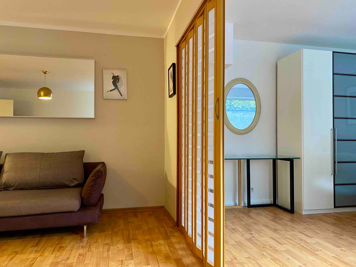 Popular Airbnb listing: Comfy flat near central station in Oberbilk