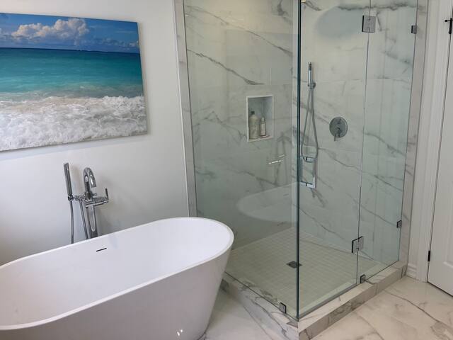 Beautiful house steps to the beach gallery image 5