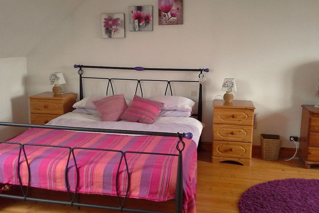 Large double bedroom/ chambre double