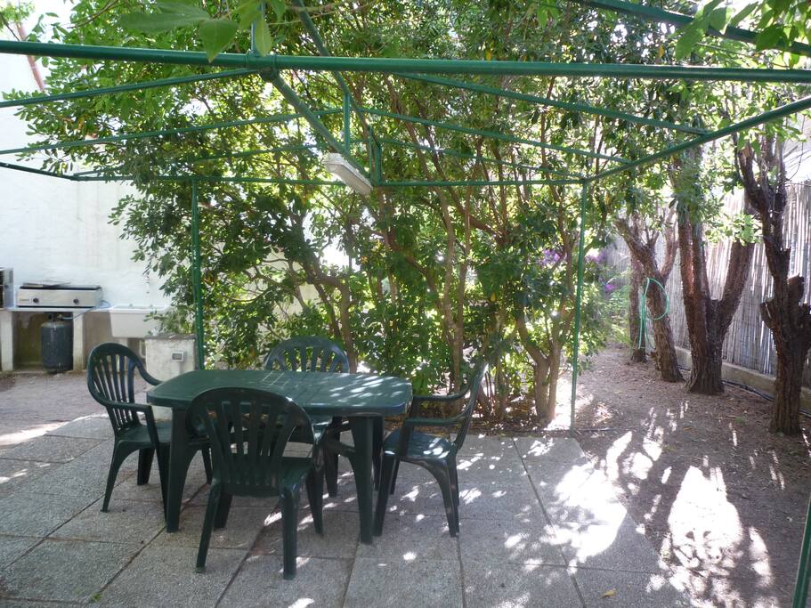 Seduta in giardino