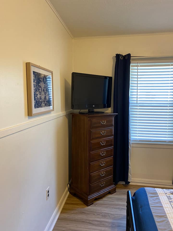 卧室1-电视有火棍