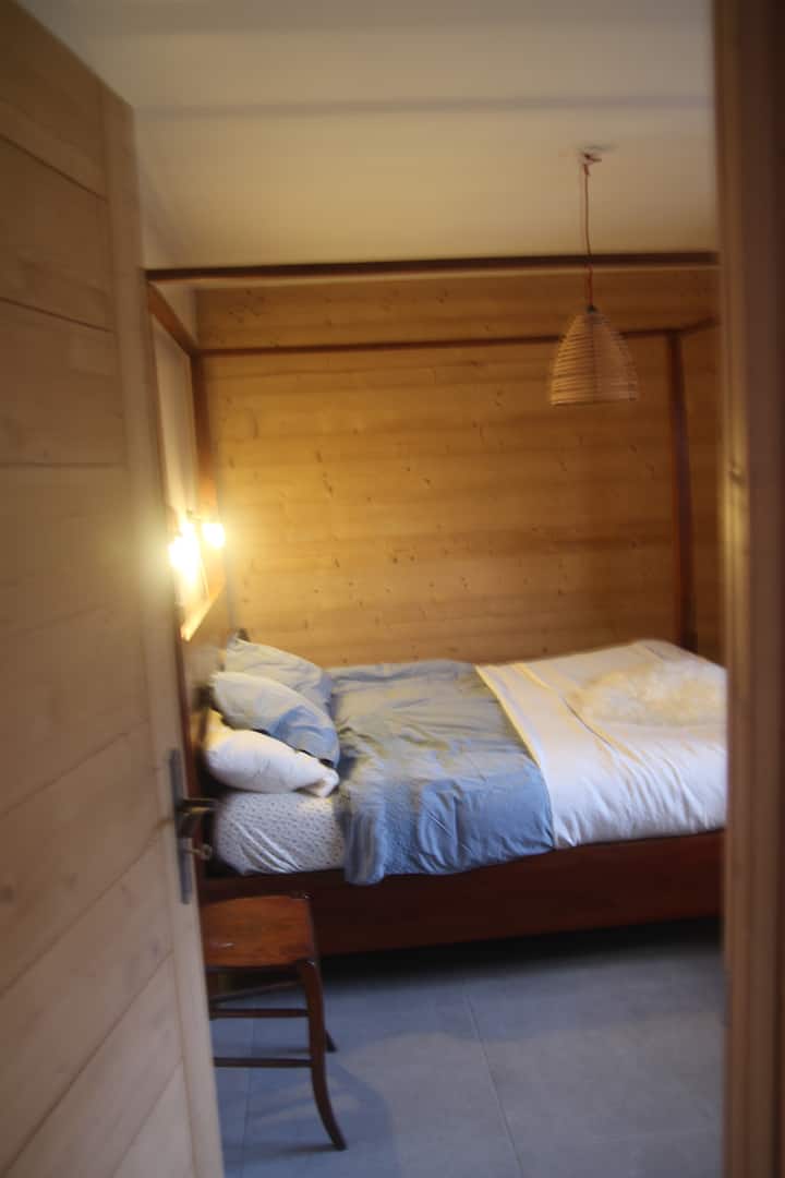 חדר שינה 2. מיטה זוגית 160 ס"מ