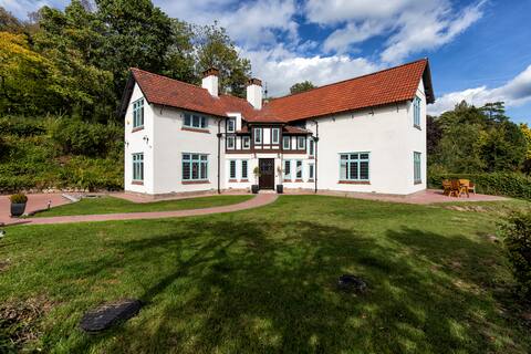 Original Arts & Crafts 4 Bedroom House Whitby