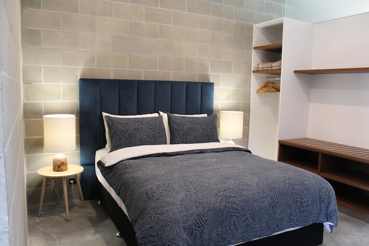 Kitanda kipya chenye starehe sana cha malkia kitahakikisha unalala vizuri huko Walpole. 