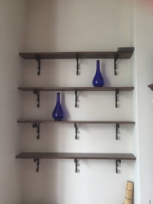 Shelf detail
