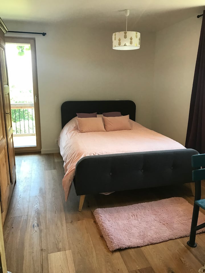 卧室2配有双人床 