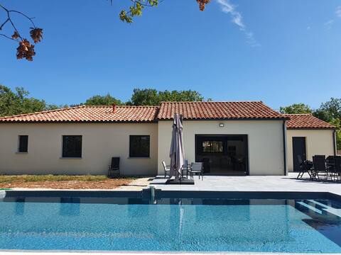 House with private summer pool
