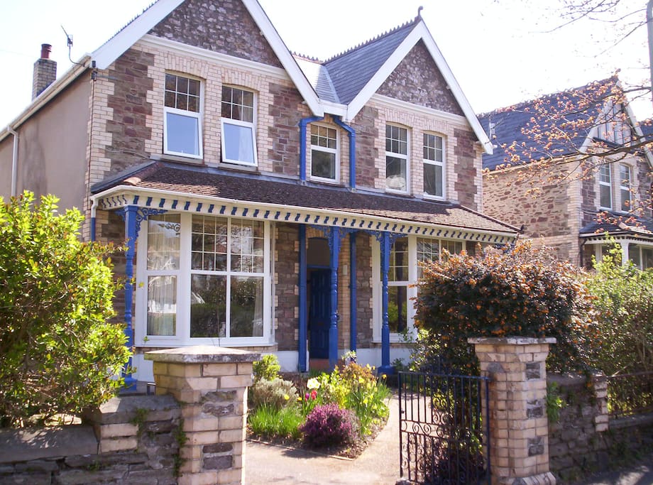 The house is c1890, built by a local Ilfracombe builder.