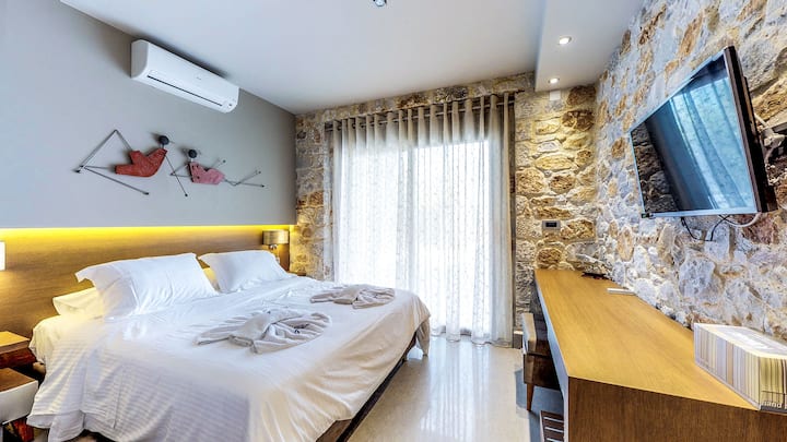 Ground Floor: Bedroom 1 