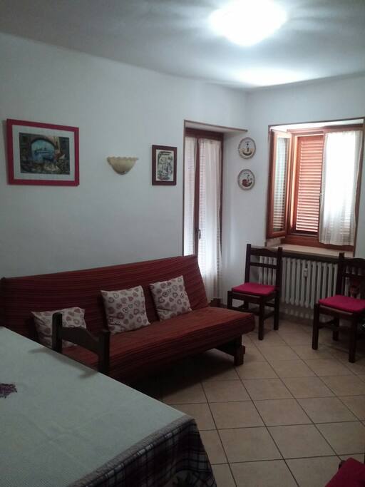 Il soggiorno con divano letto due posti