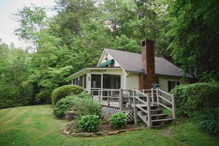 River Bend Cottage Along Big Laurel River Cottages For Rent In