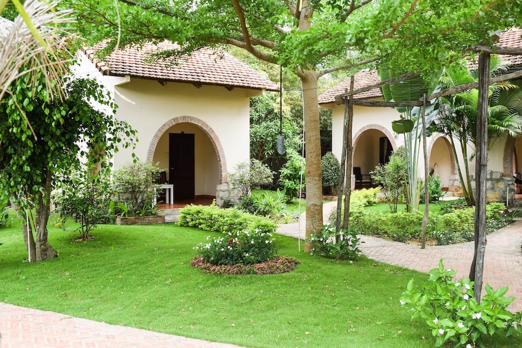 Bungalow & garden