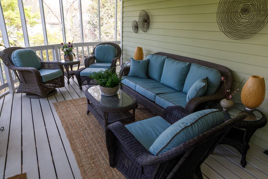Back screen porch is wonderful any
time of year!