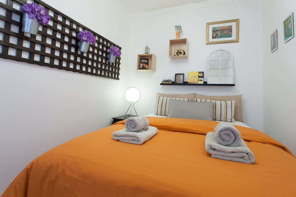 BEDRROM WITH COMFY BED 150X200