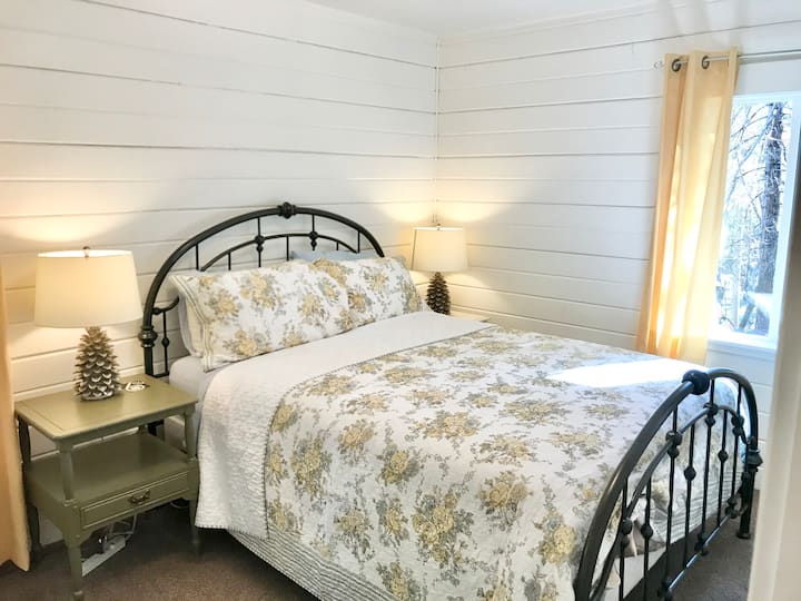 חדר שינה מס '2; מיטת קווין סייז