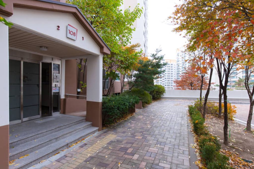 The entrance to apartment building.