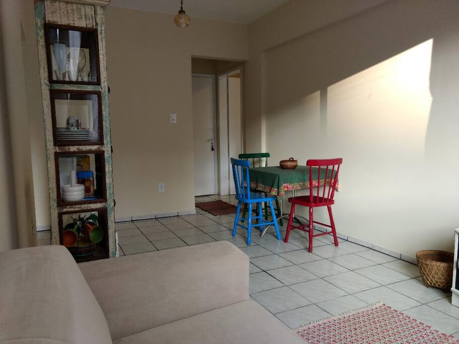SALA E MESA DE REFEIÇÕES