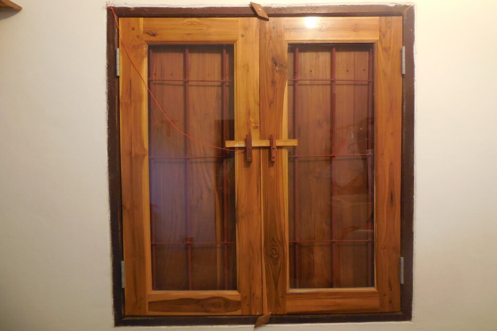 הפסקת חשמל, רעש; חלונות סגורים