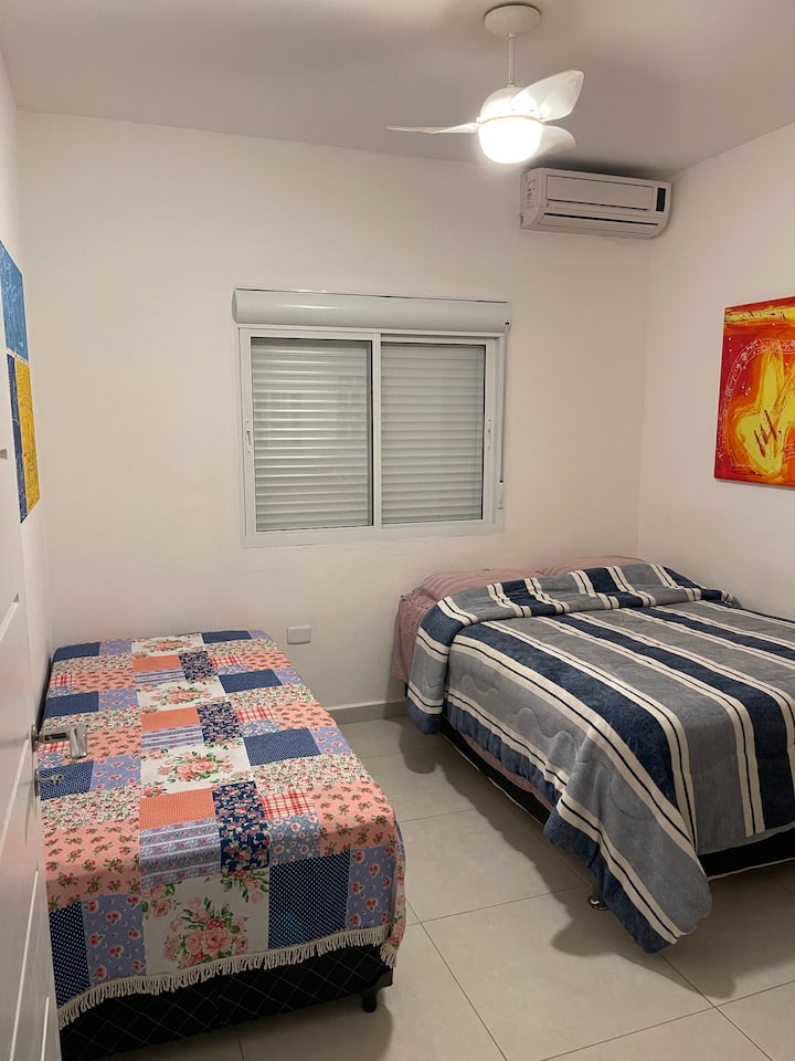 # جناح داخلي 1

4 أسرّة - 1 سرير مزدوج + 1 سرير مفرد