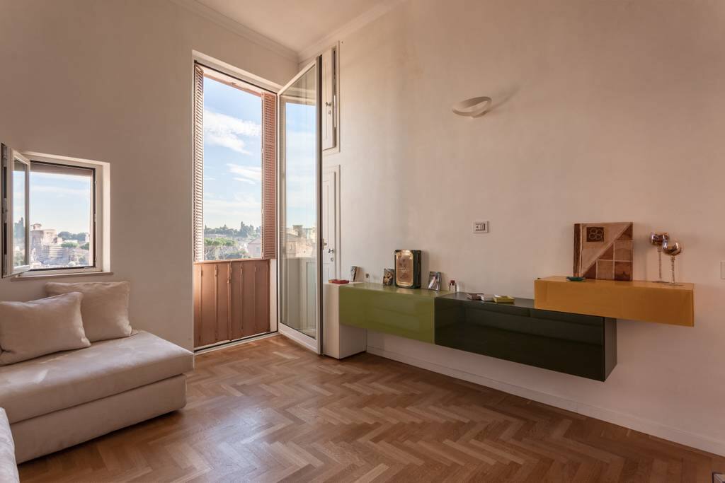 Lounge with incredible views of Ancient Rome